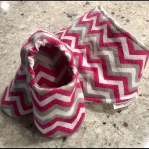 Bandana bib and matching baby slippers